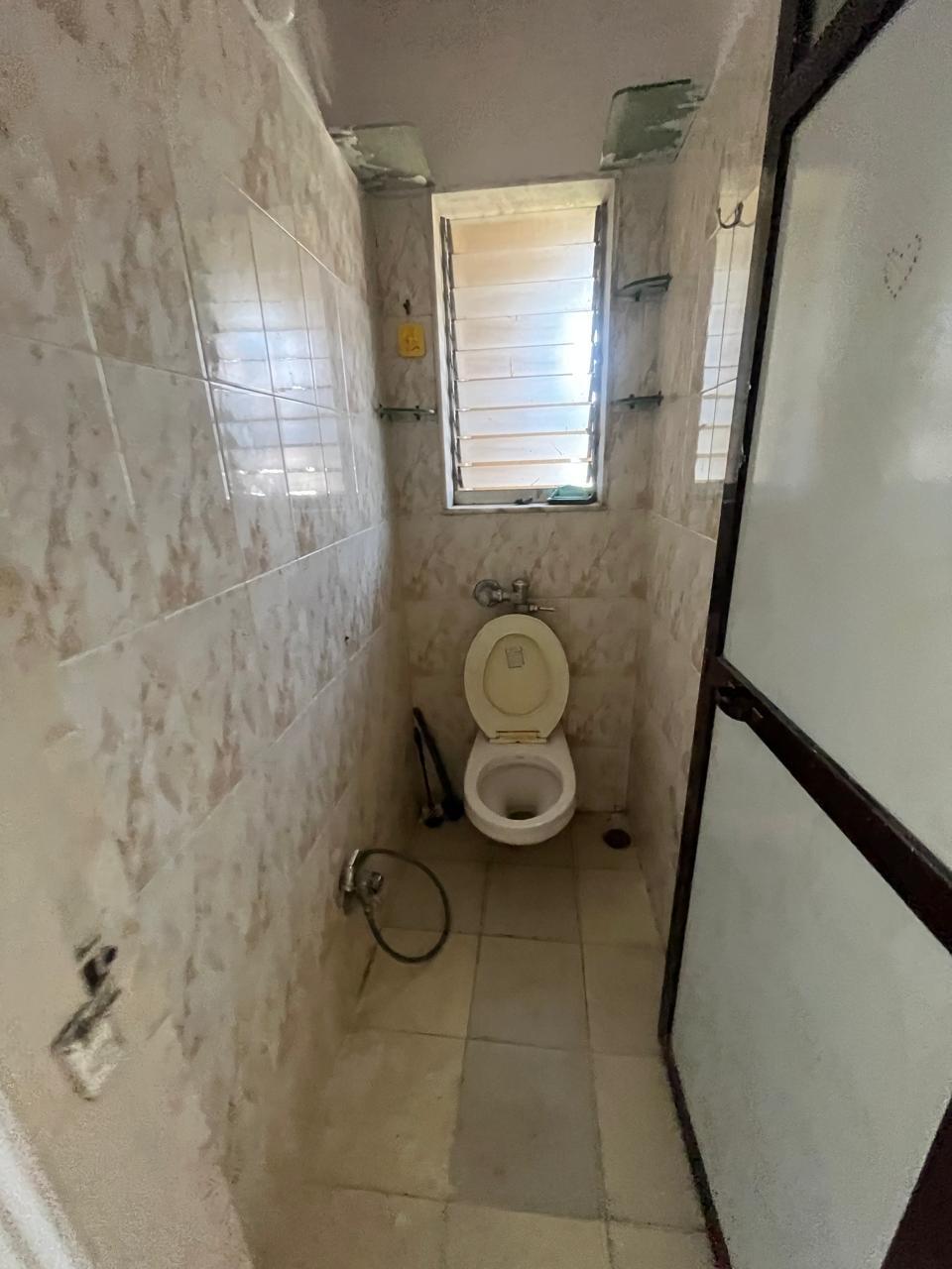 Rent in Ravi Estate, Thane - Semi-Furnished 1 BHK Flat at ₹30,000